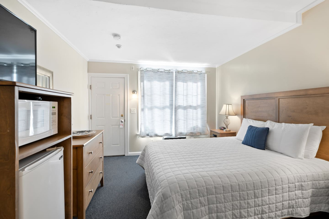 cozy-queen-retreat-or-walk-to-beach-(304)/