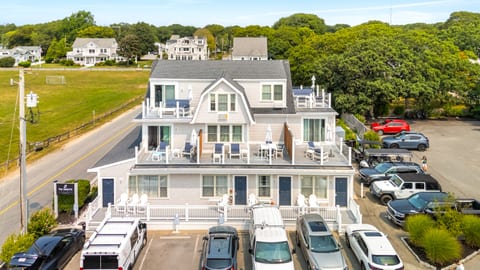 Cozy Queen Retreat | Walk to Beach (304)