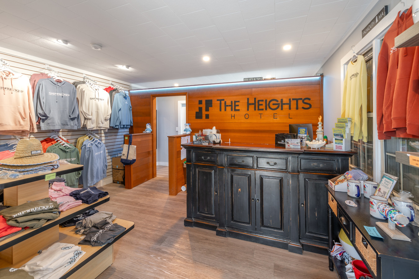 Cozy Queen Room Near Beach & Dining (305) - Falmouth