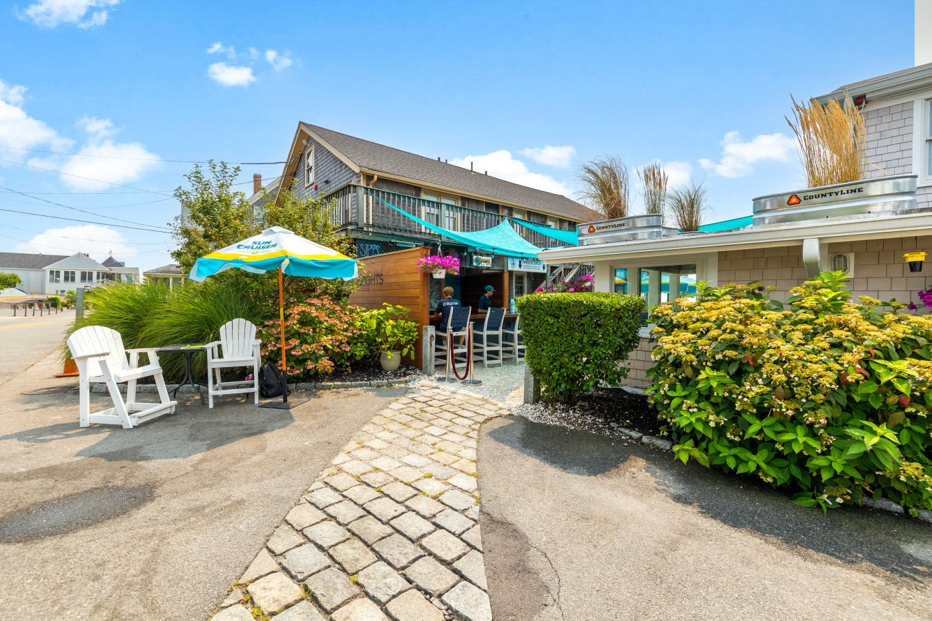 cozy-queen-room-near-beach-and-dining-(305)/