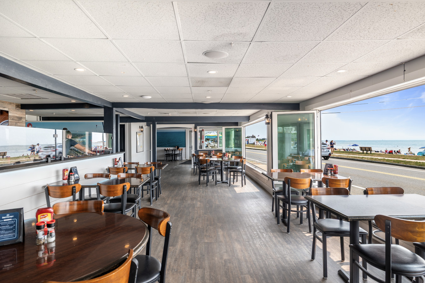 cozy-queen-room-near-beach-and-dining-(305)/