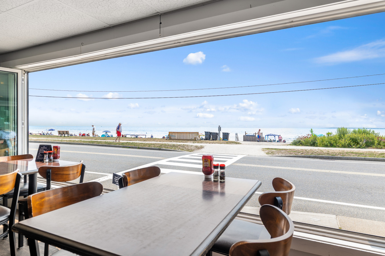 cozy-queen-room-near-beach-and-dining-(305)/