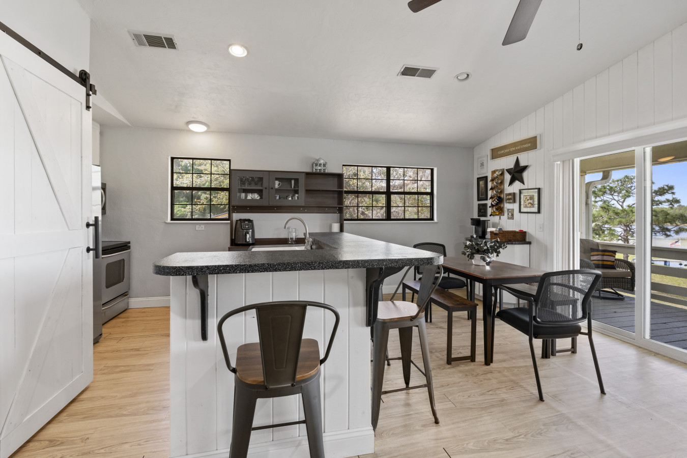 hawthorne-retreat-w-waterfront-fire-pit!/