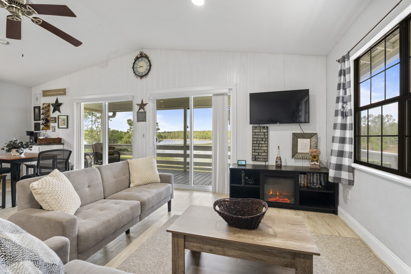 hawthorne-retreat-w-waterfront-fire-pit!/