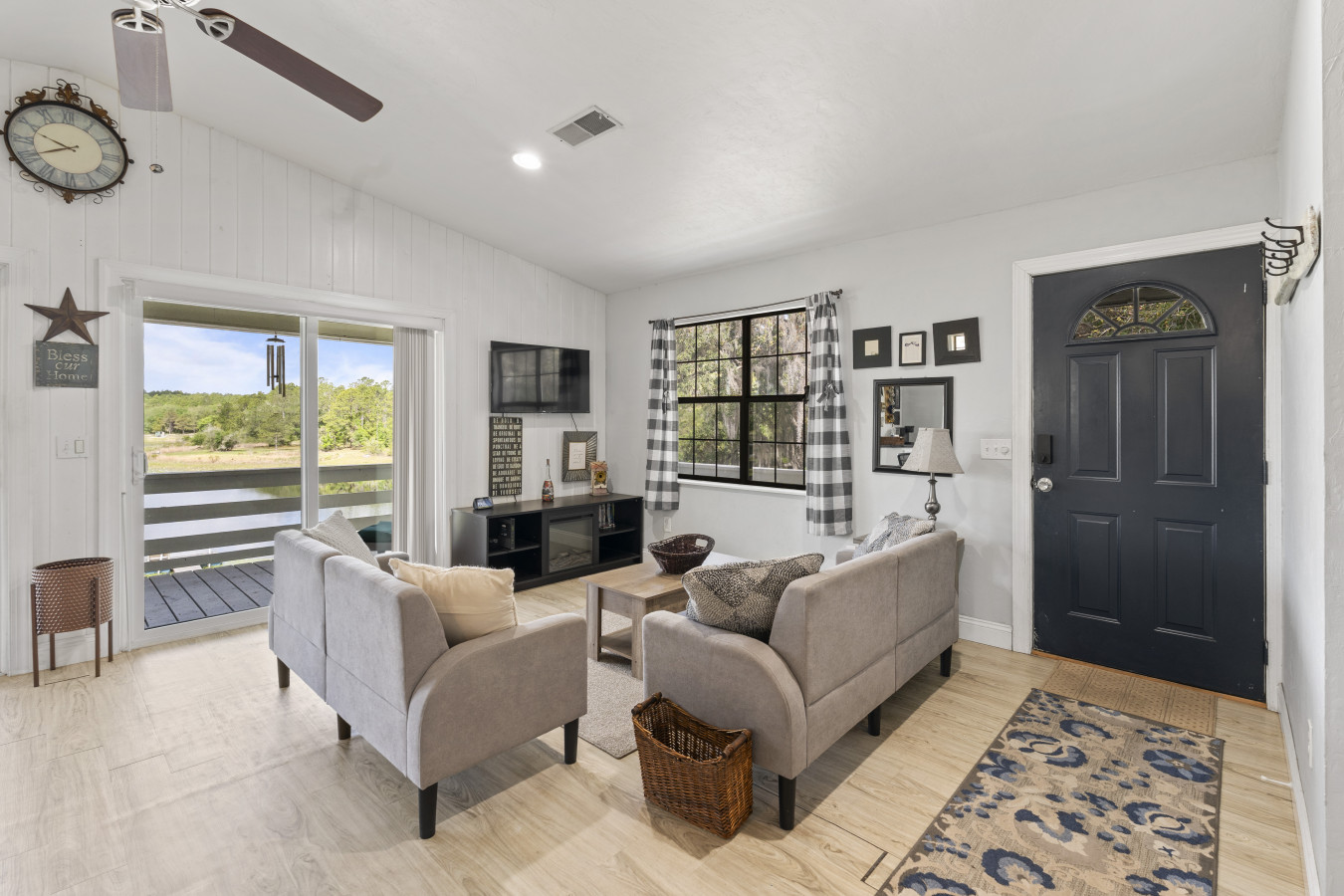 hawthorne-retreat-w-waterfront-fire-pit!/