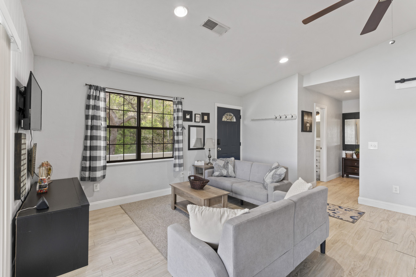 hawthorne-retreat-w-waterfront-fire-pit!/