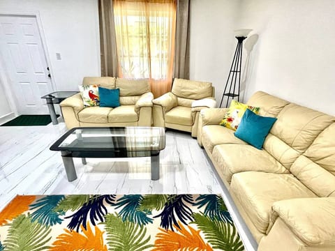 Bright & Cozy Family Home Near Dania Beach