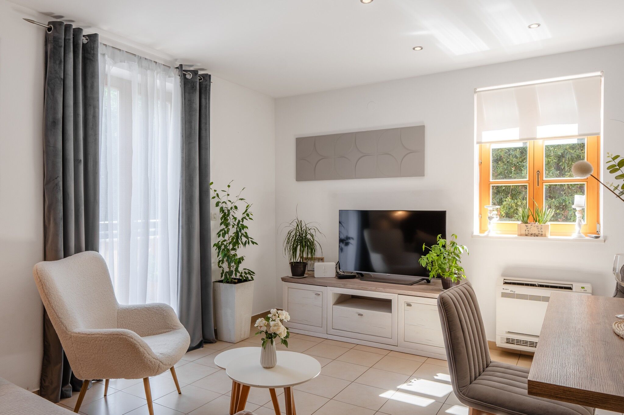 apartments-wishing-well-and-four-seasons-a2/