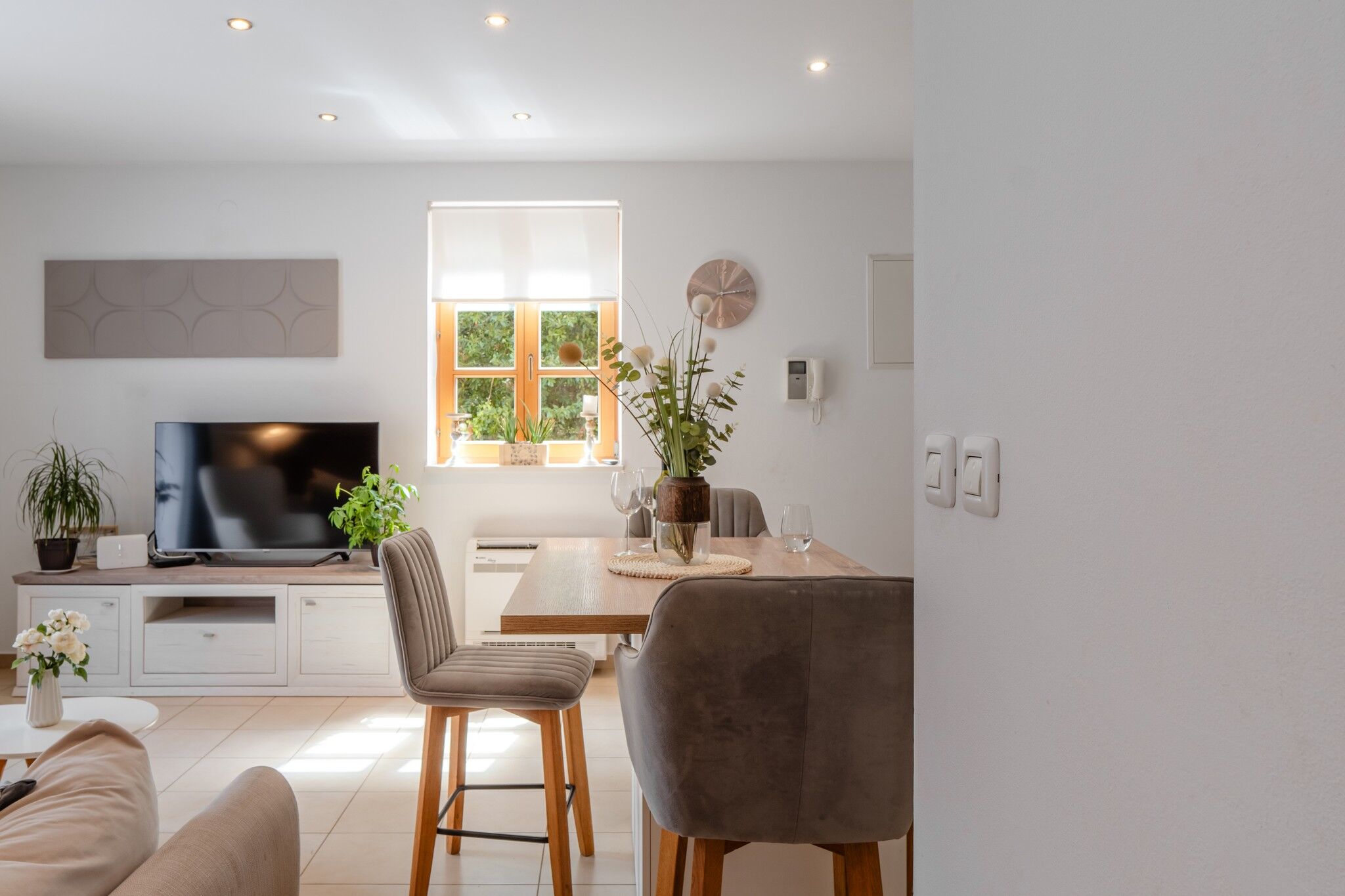 apartments-wishing-well-and-four-seasons-a2/