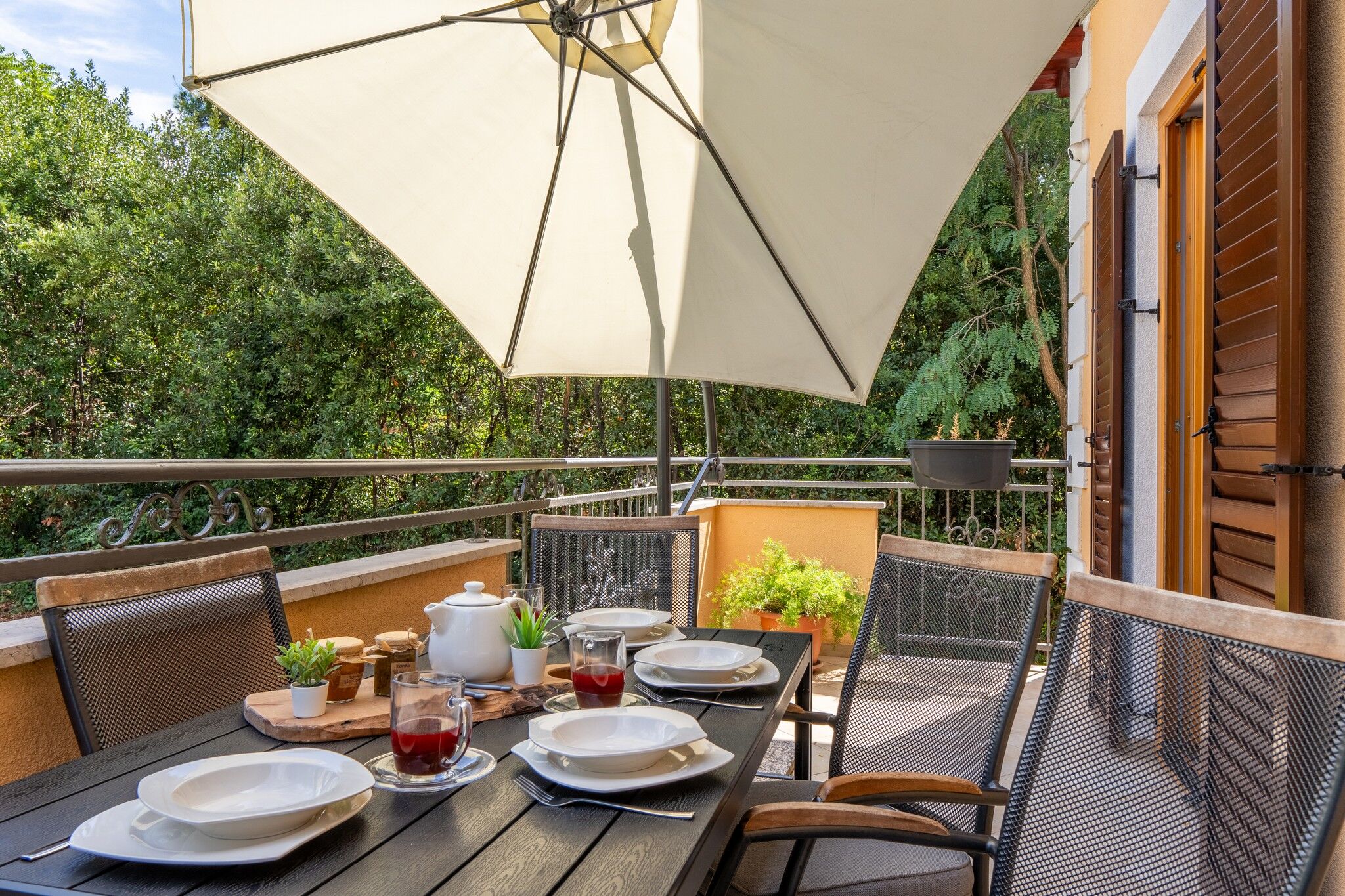 apartments-wishing-well-and-four-seasons-a2/