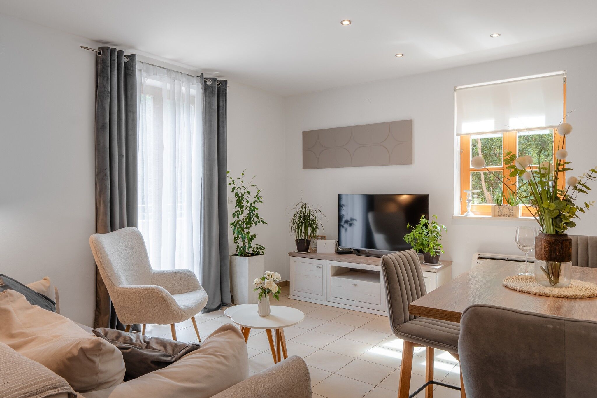 apartments-wishing-well-and-four-seasons-a2/