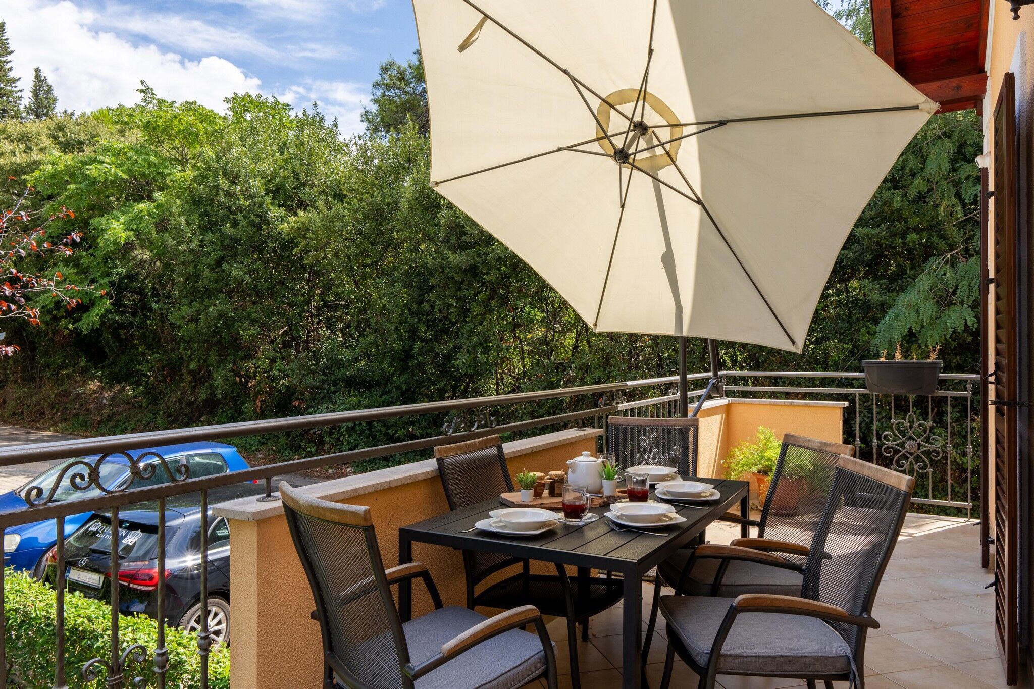 apartments-wishing-well-and-four-seasons-a2/