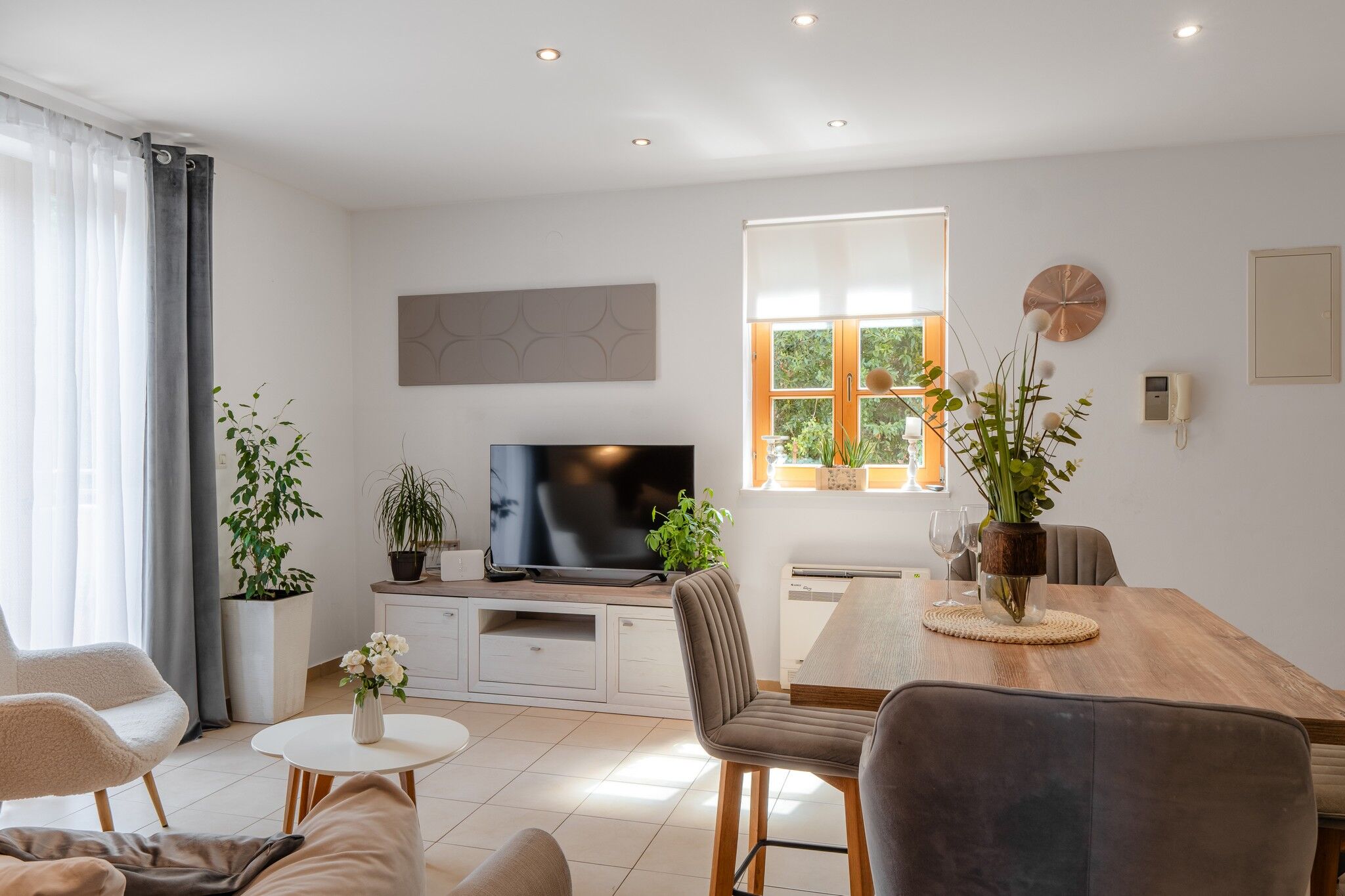 apartments-wishing-well-and-four-seasons-a2/