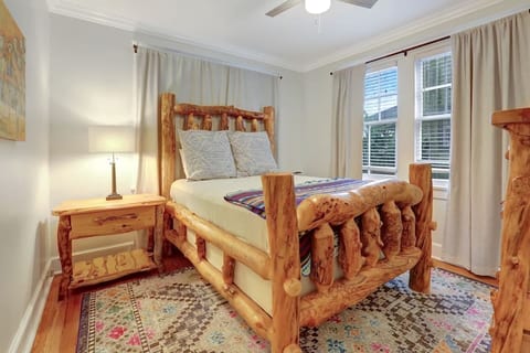 BEST LOCATION IN NOLA!~5-10 min drive everywhere!