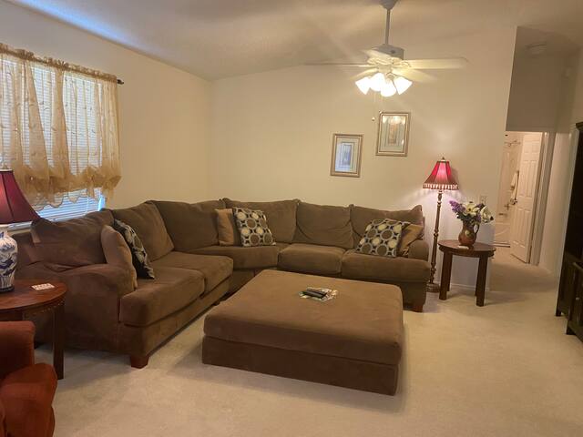 Cozy home, Right Next Door to Lake Sumter Square! - The Villages