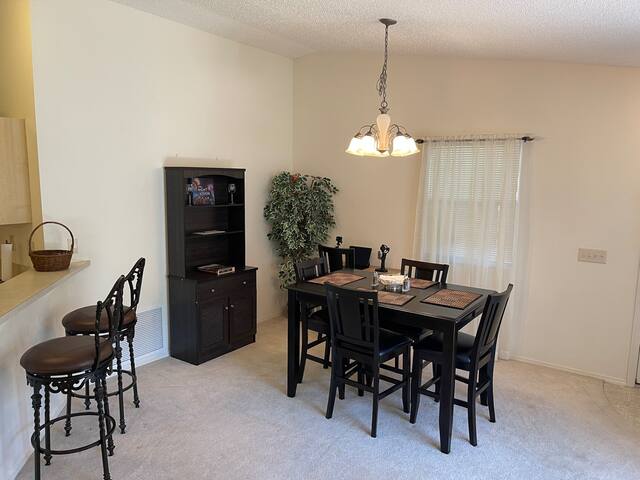 Cozy home, Right Next Door to Lake Sumter Square! - The Villages