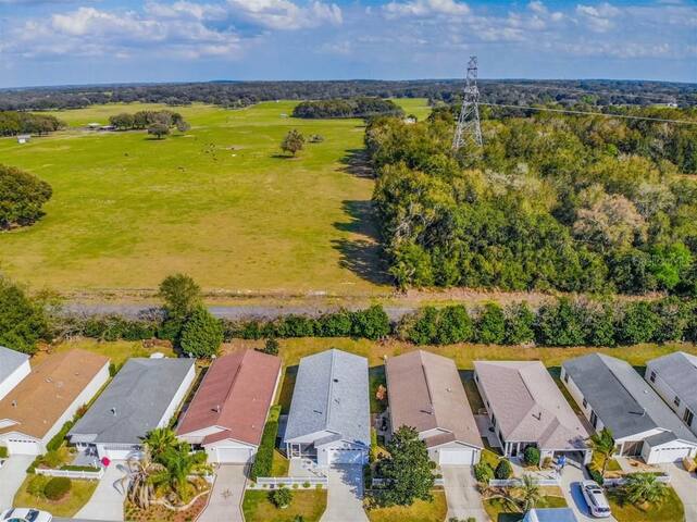 Cozy home, Right Next Door to Lake Sumter Square! - The Villages