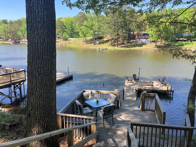 Renovated house directly on Lake Wateree with dock - Camden