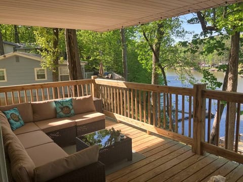 Renovated house directly on Lake Wateree with dock