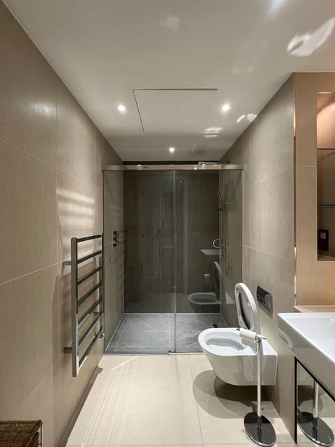 Aldgate 2 bedroom, 2 baths 