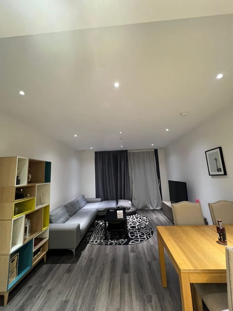 Aldgate 2 bedroom, 2 baths