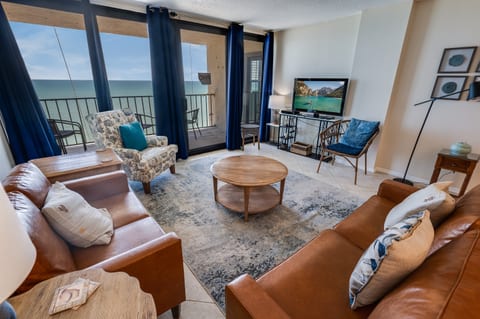 Amazing Living Room with Views of the Ocean 🌊☀️