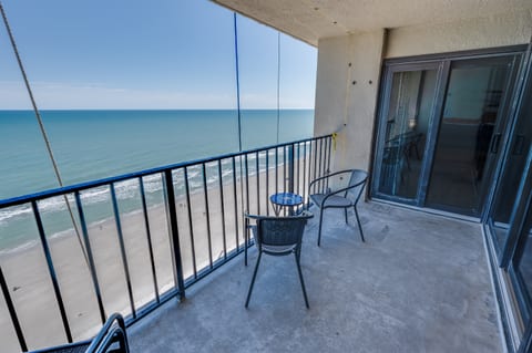 Balcony with Amazing Views of the Ocean🌊☀️