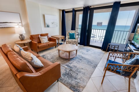 Amazing Living Room with Views of the Ocean 🌊☀️