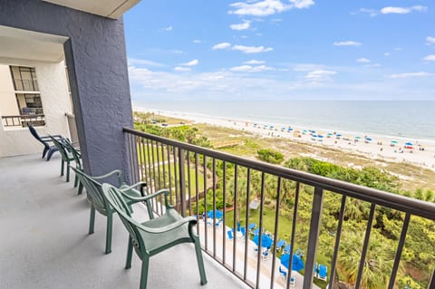 Large Balcony with Amazing Views of the Ocean🌊☀️