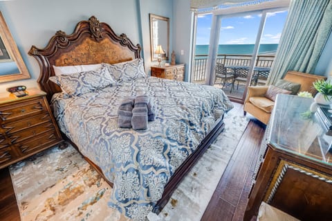 King in Main Bedroom with Views of the Ocean, Beautifully Decorated