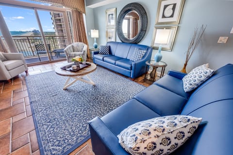 Newly Remodeled, Direct Oceanfront, Beautifully Decorated, Large Family Room