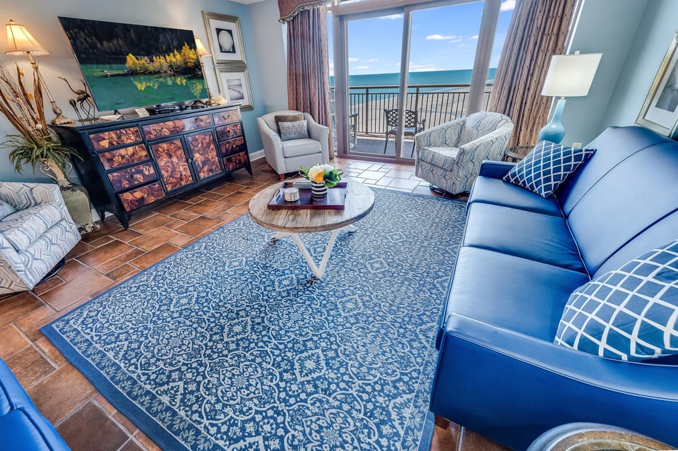 Newly Remodeled, Direct Oceanfront, Beautifully Decorated, Large Family Room