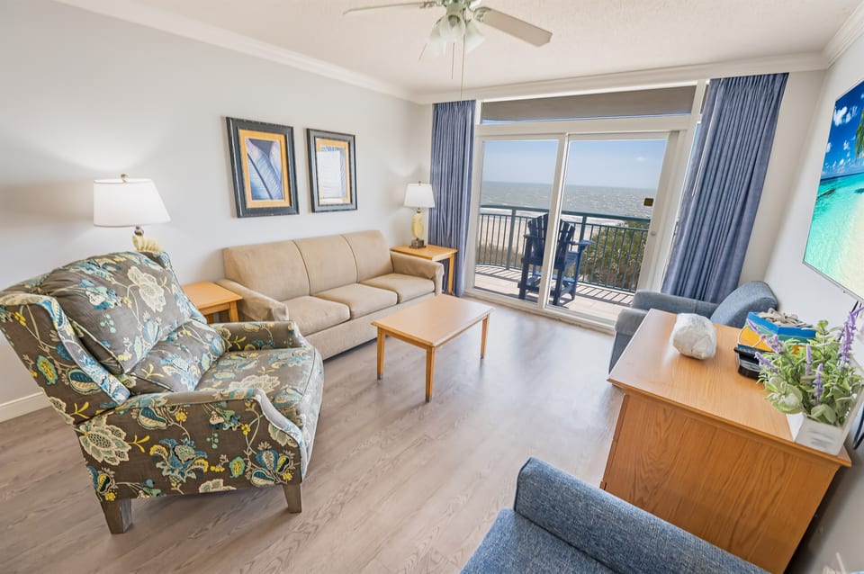 Amazing Living Room with Views of the Ocean!