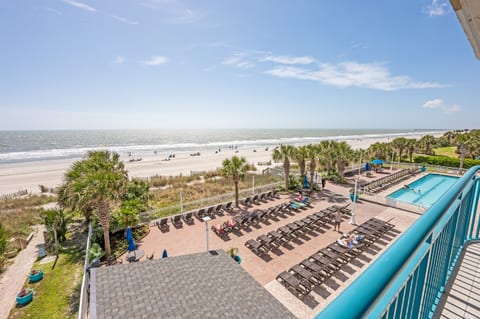 Balcony with Amazing Views of the Ocean