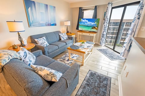 Large Living Room, Beautifully Decorated