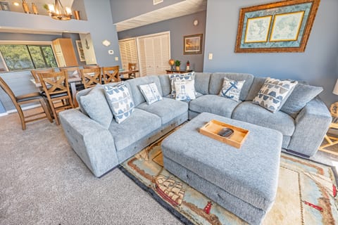 Large Living Area with Amazing Views