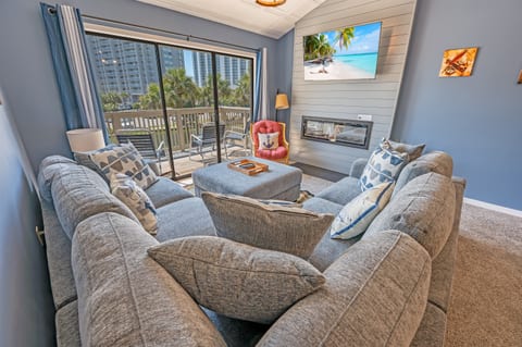 Large Living Area with Amazing Views