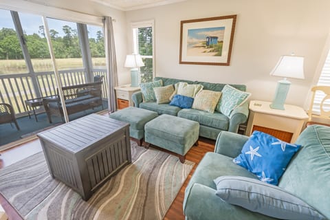 Large Living Room, Beautifully Decorated
