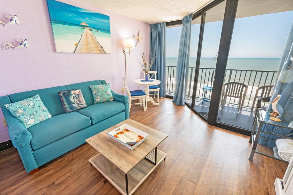 Amazing Living Room with Views of the Ocean ๐โ๏ธ