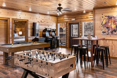 Smoky Oak Cabin
