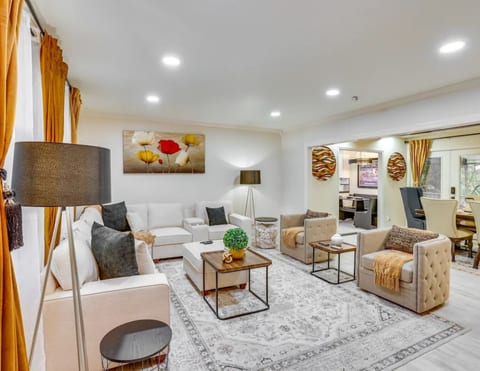 Charming 4-Bedroom Getaway Near Bucknell University with Pool