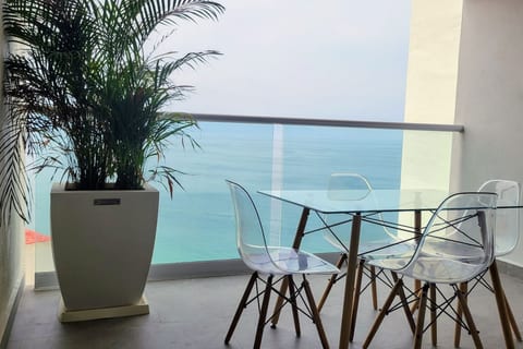 Beachfront Extra-large 1-bedroom by Moikka Rentals