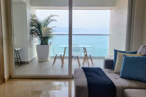 Beachfront Extra-large 1-bedroom by Moikka Rentals