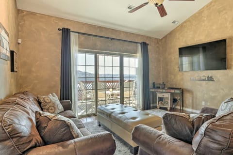 Luxury Condo With Boat Slip 3 minutes to SDC