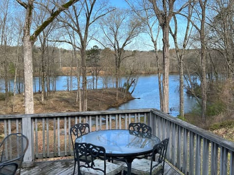 Blue Moon Lake House at Diamondhead Resort