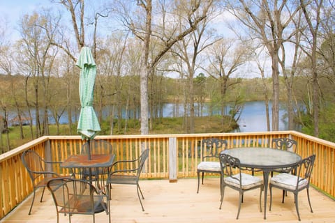 Blue Moon Lake House at Diamondhead Resort