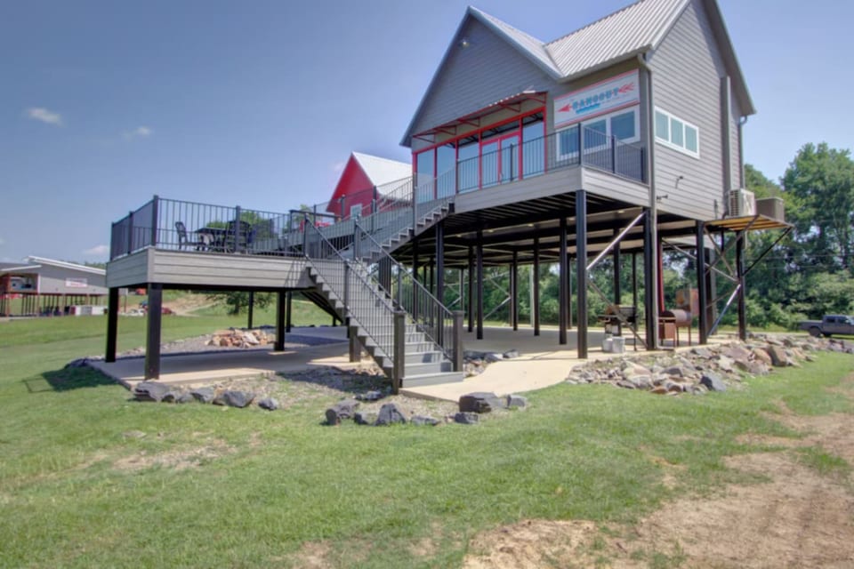 The Hangout on the Caddo River - Glenwood