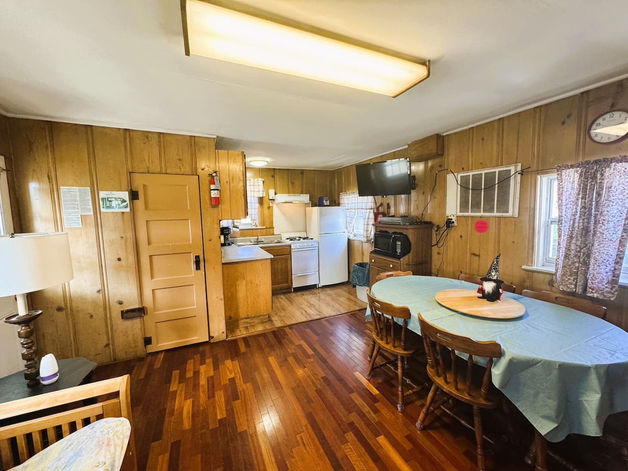 sonny-boy-at-duck-harbor-resort/