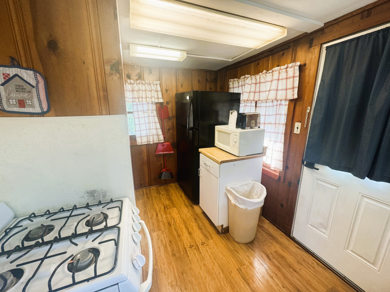 orphan-annie-at-duck-harbor/