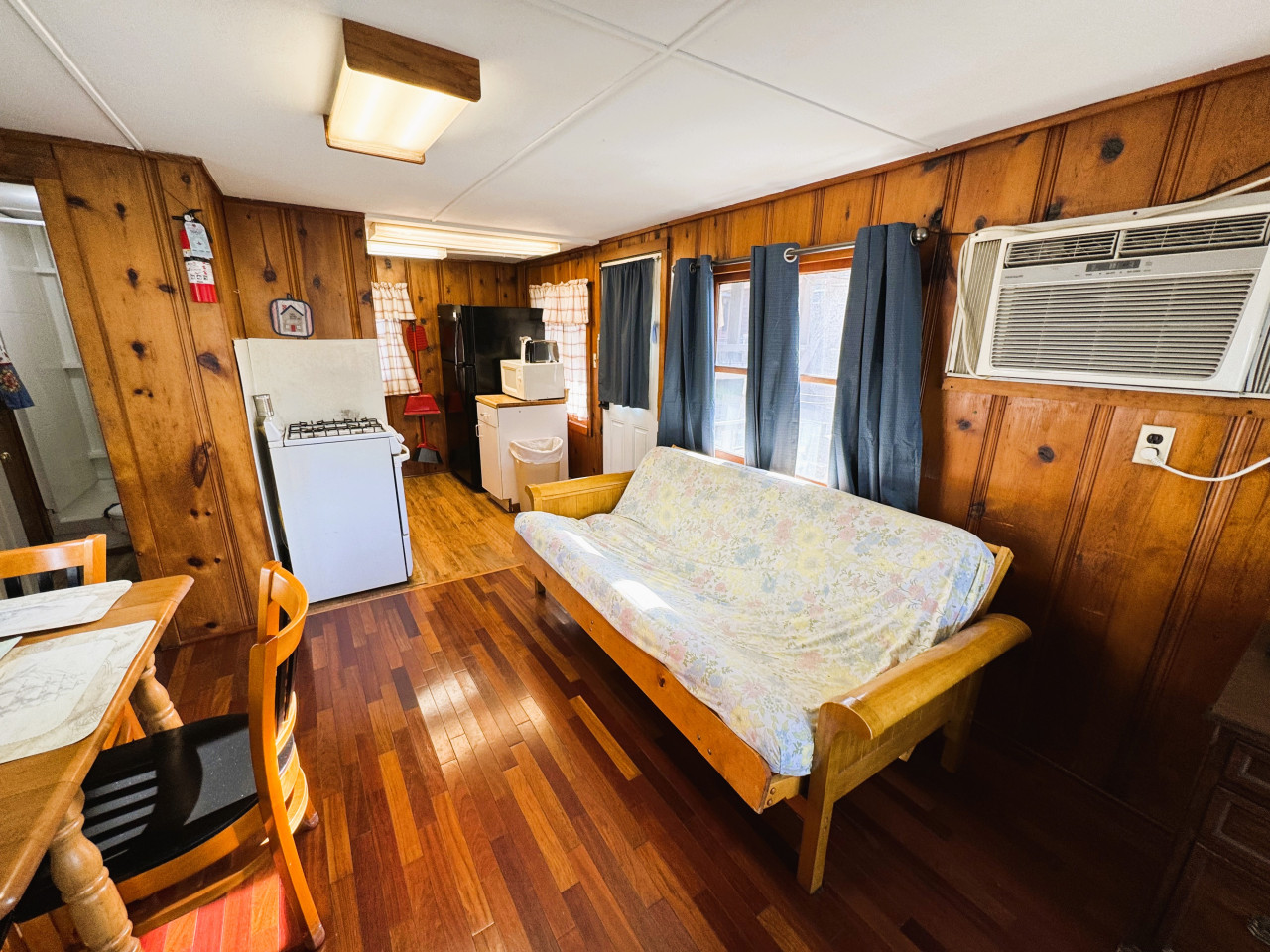 orphan-annie-at-duck-harbor/